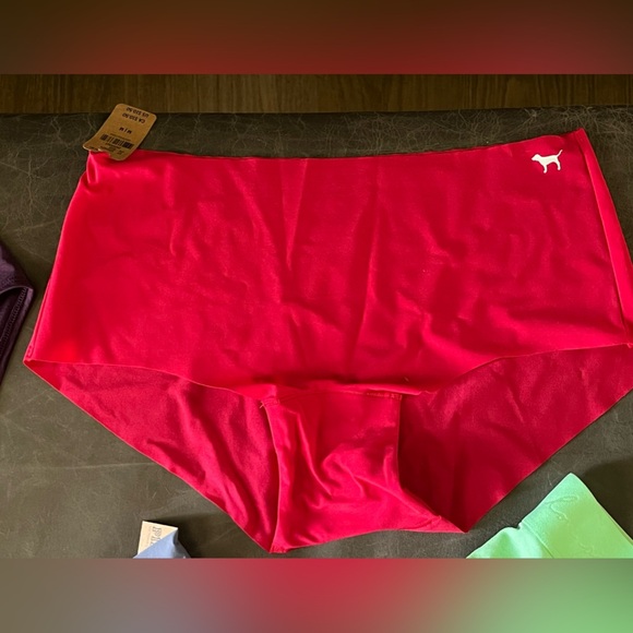 🎈Lot of Victoria Secrets Panties, SZ MEDIUM
5 Brand New, Never worn, 2010s - Picture 5 of 16